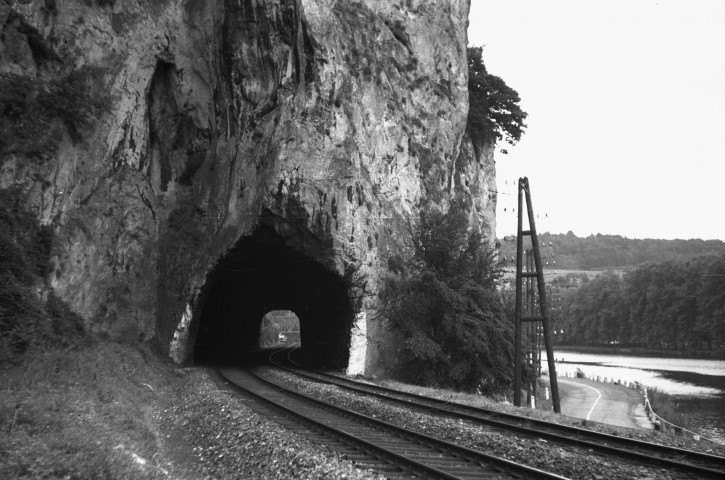 Anseremme. Tunnel de Moniat et route n° 17 Dinant-Givet.