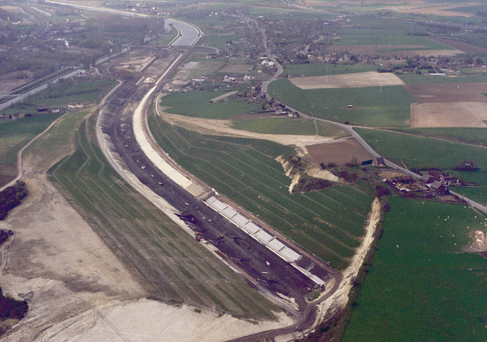 Ville-sur-Haine. Canal du Centre.