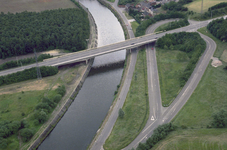 Jemeppe-sur-Sambre. Ponts-routes de Ham-sur-Sambre et de Mornimont ; passerelle de Solvay ; écluse n°15 de Mornimont ; micro-centrale électrique de l'Orneau.