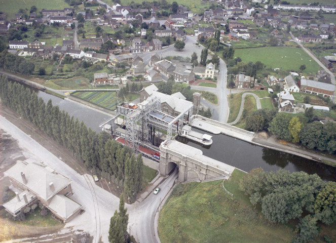 Strépy-Bracquegnies. Ascenseur n° 3 sur le Canal du Centre.