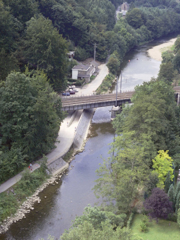 Sy. Pont ferroviaire en amont.