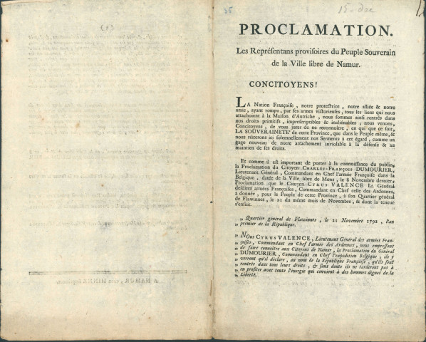 Proclamation de l'Assemblée générale des représentants provisoires du peuple souverain de Namur communiquant à la population la proclamation du citoyen lieutenant-général Cyrus Valence, commandant en chef de l'armée des Ardennes donnée le 21 novembre 1792 en son quartier général de Flawinne reproduisant la proclamation du lieutenant-général Dumourier datée du 8 novembre 1792 à Mons invitant à l'élection des représentants provisoires du peuple en tous lieux, au paiement des impositions, à fournir l'aide nécessaire aux armées françaises. Signé De Posson président, X. Wasseige secrétaire