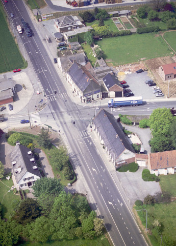 Ghislenghien. Chaussée de Grammont et rond-point.