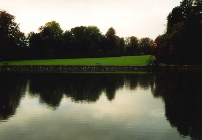 La Hulpe. Parc Solvay. Restauration des berges de l'étang de la longue queue.