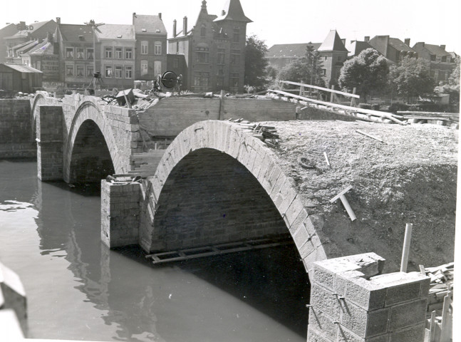 Vues de la reconstruction du pont