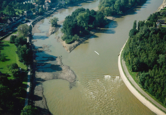 Yvoir. Ile de Godinne.