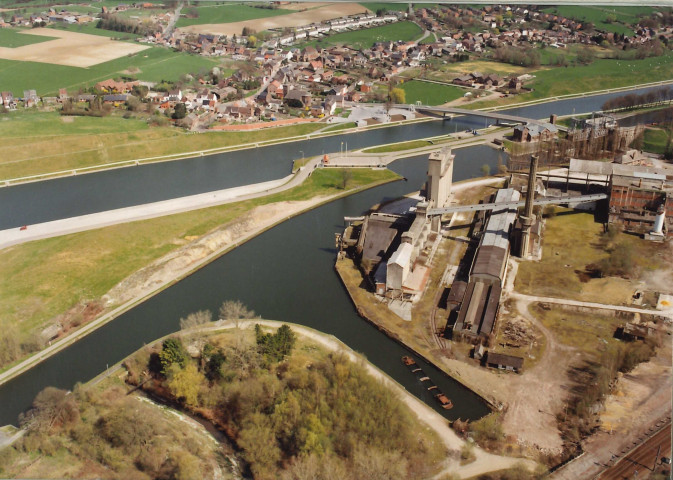 Le Roeulx. Thieu. Place Hardat. Jonction du canal du Centre à 1350 et 300 T.