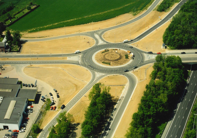 Namur. Bouge. RN 80. Giratoire "Hebar". Sortie de l'E411 et RN 80 (2).