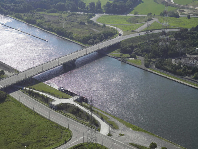 Amay. Ampsin. Quai de déchargement. Carmeuse. Début de la E42 "Le ponton".