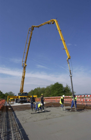 Blégny. Barchon. E40. Remplacement du pont.