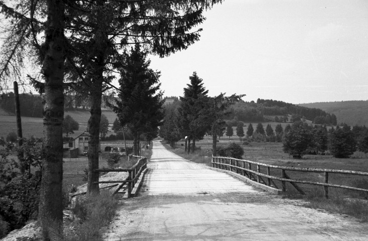 Lierneux. Pont sur le Groumont, sur la route Targnon-Joubiéval.