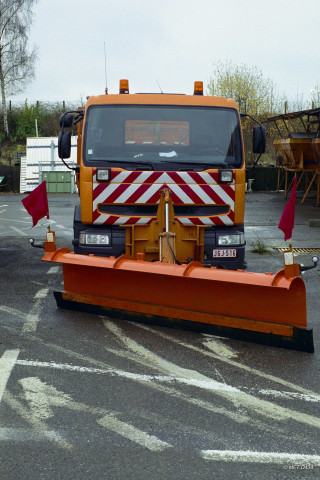Ciney. D131-15. Tâches d'entretien d'un chasse-neige.