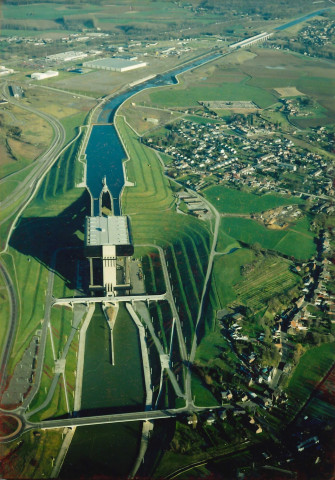 Le Roeulx. Photos aériennes de l'ascenseur de Strépy-Thieu.