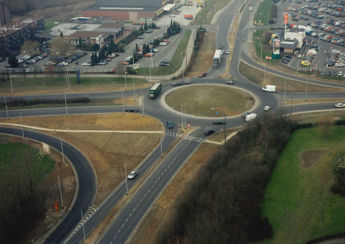Nivelles. Giratoire de la RN 6 et du ring sud 24.