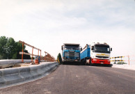 Merbes-le-Château. Mise en charge du nouveau pont-route sur la Haute-Sambre.