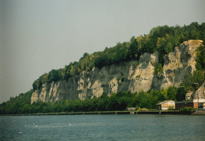 Visé. Lanaye. Ecluses et activités diverses.