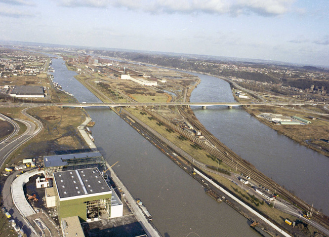 Cheratte à Argenteau. La Meuse en crue.