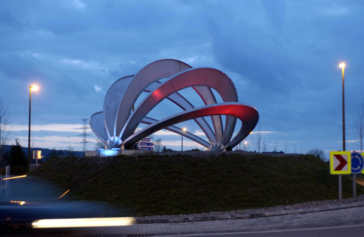 Aubange. Aix-sur-Cloie. RN 88/88a. Giratoire "Les Arches" en métal.
