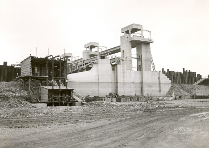 Construction du barrage éclusé d'Ampsin-Neuville