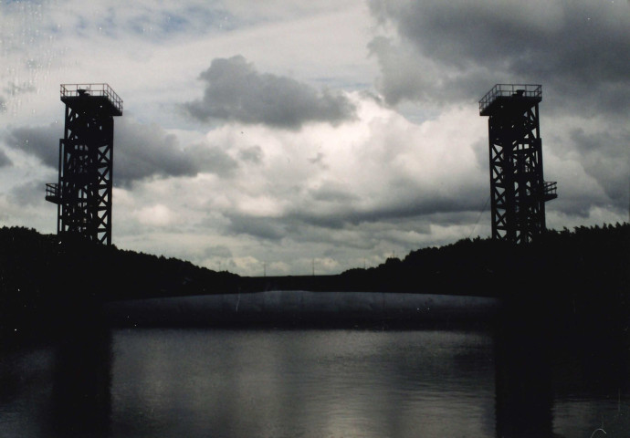 La Louvière. Houdeng-Aimeries. Pont-canal du Sart. Mise sous eau de l'ouvrage d'art.