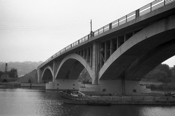 Ombret-Rawsa. Nouveau pont sur la Meuse.