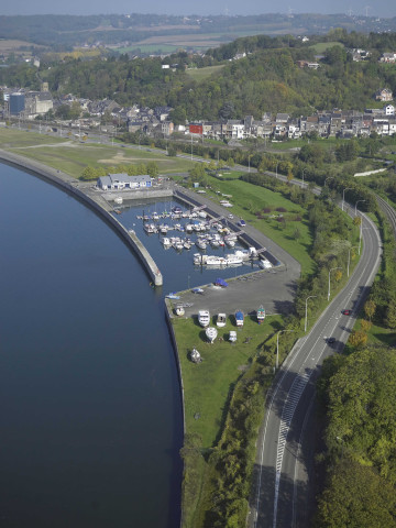 Huy. Statte. Vues aériennes de la Meuse. Port.