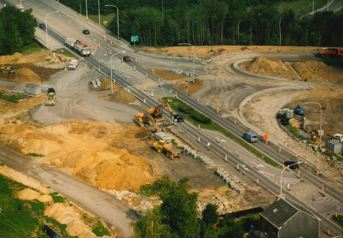 Namur. Bouge. Aménagement d'un carrefour giratoire à la sortie n°10 de l'autoroute E411.