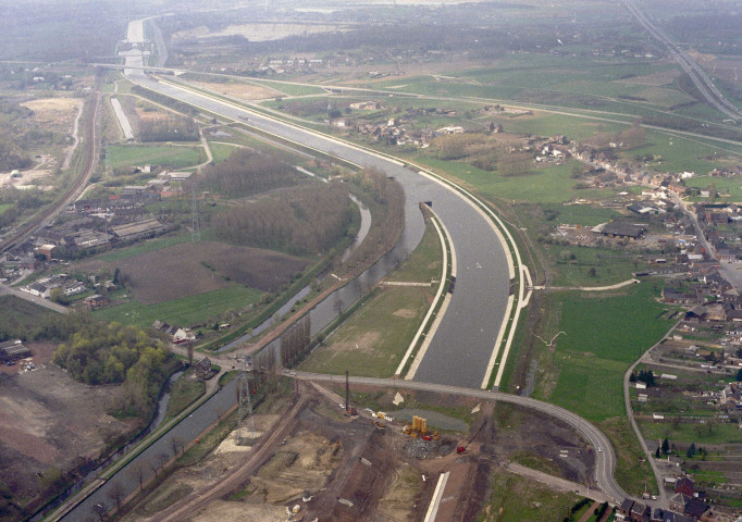 Ville-sur-Haine. Canal du Centre.