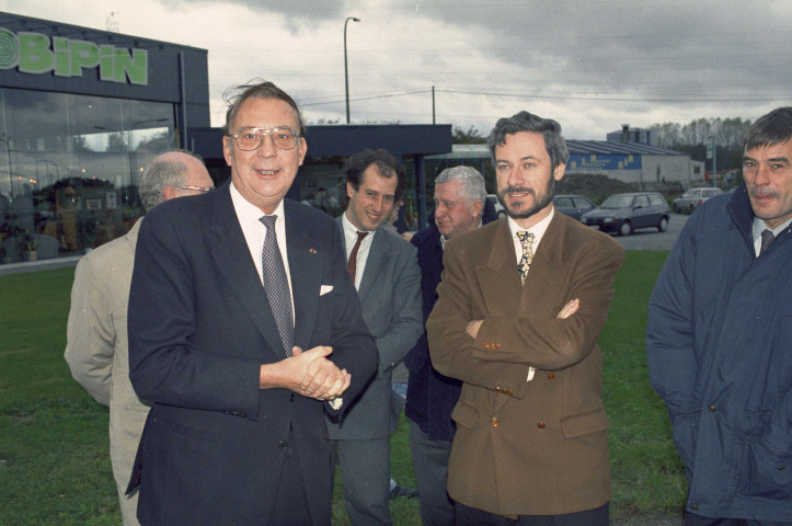 Neupré. Inauguration par Jean-Pierre Grafé, ministre des Travaux publics, de divers aménagements routiers entre les carrefours des 7 Fawes et du Chêne Madame.