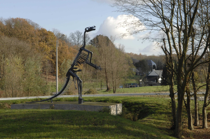 Bernissart. Œuvre d'art du carrefour "Dinosaures".