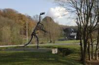 Bernissart. Œuvre d'art du carrefour "Dinosaures".