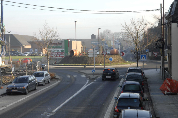 Andenne. Œuvre d'art du carrefour "les Pots".