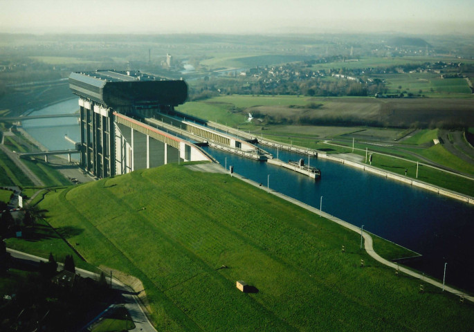 Le Roeulx. Photos aériennes de l'ascenseur de Strépy-Thieu.