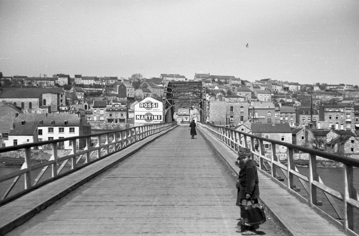 Namêche. Pont provisoire sur la Meuse.