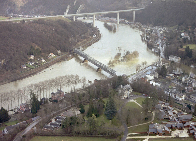 Anseremme. La Meuse en crue.