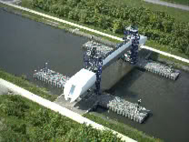 La Louvière. Houdeng-Gœgnies. Canal du Centre à 1350 tonnes. Porte de garde du Blanc-Pain.