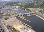 Beez. Ecluse des Grands Malades et pont sur la Meuse.