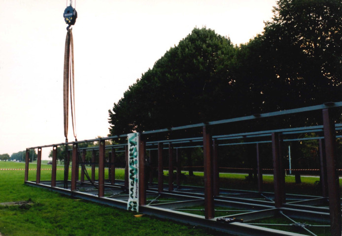 Braine-le-Comte. Ronquières. Plan incliné. Ascenseurs panoramiques. Mise en place d'une cage.