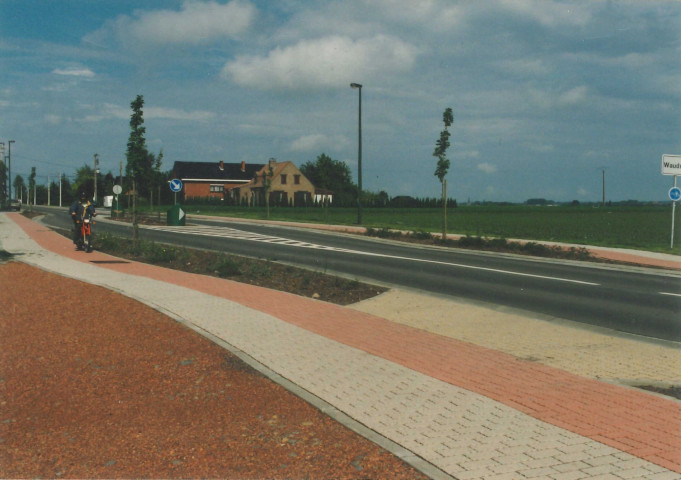 Binche. Waudrez. RN563. Piste cyclable et aménagement de la berne centrale.