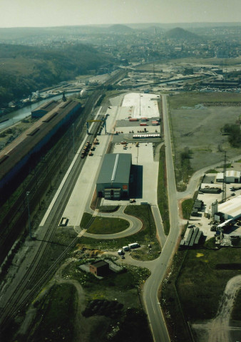 Charleroi. Montignies-sur-Sambre. Zone portuaire. Plate-forme multimodale. Trieu-Kaisin.