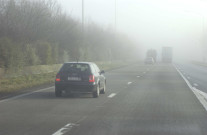 Fernelmont. Hingeon. E 42. (sens Namur vers Liège). Brouillard.