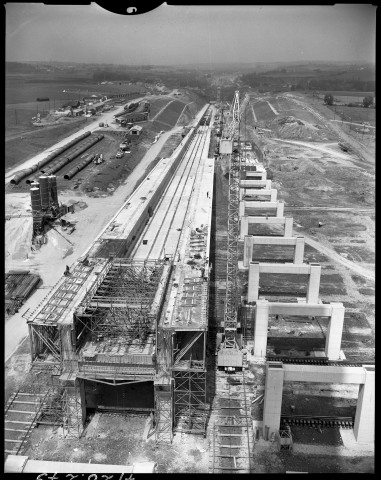 Ronquières. Construction du plan incliné.