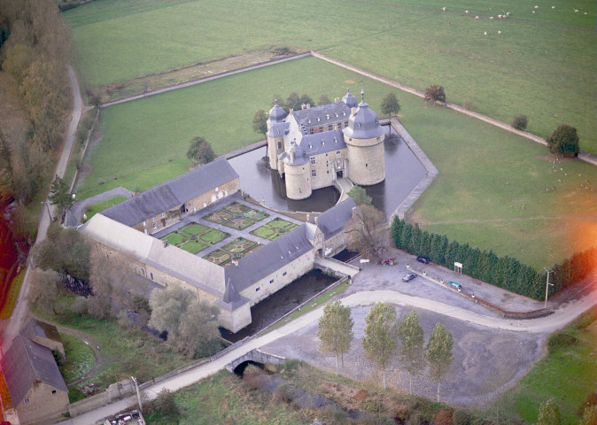 Lavaux-Sainte-Anne. Château et musée.