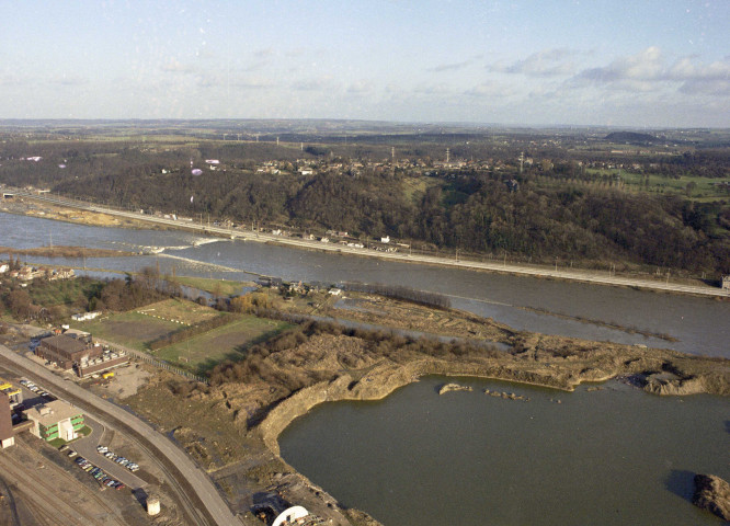 Cheratte à Argenteau. La Meuse en crue.