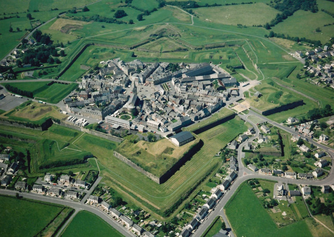 France. Rocroi. La ville et ses fortifications.