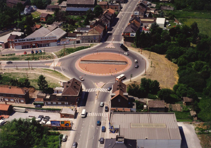 Châtelet. Châtelineau. Chaussée de Gilly. Rond-point dit "du Cora".