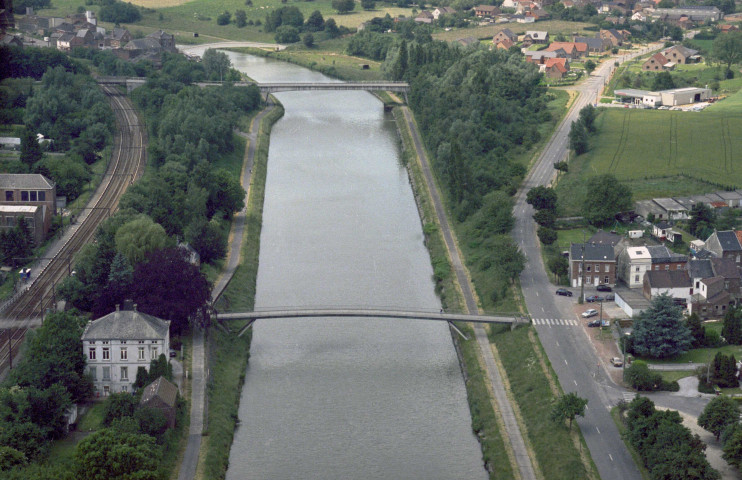 Luttre et Pont-à-Celles. Pont-rail de Luttre, passerelle piétonne et pont-route et passerelle du Fichaux.