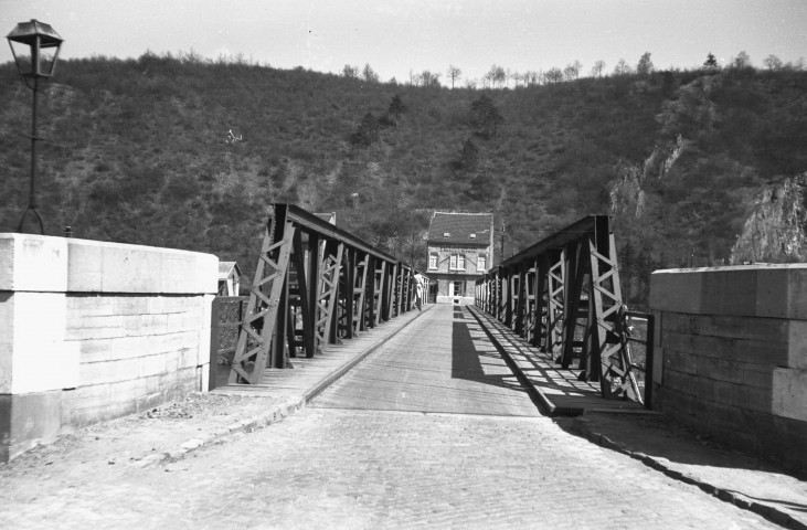 Yvoir. Nouveau pont sur la Meuse.