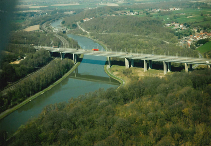 Pont-à-Celles. Viesville. E42. Viaduc.