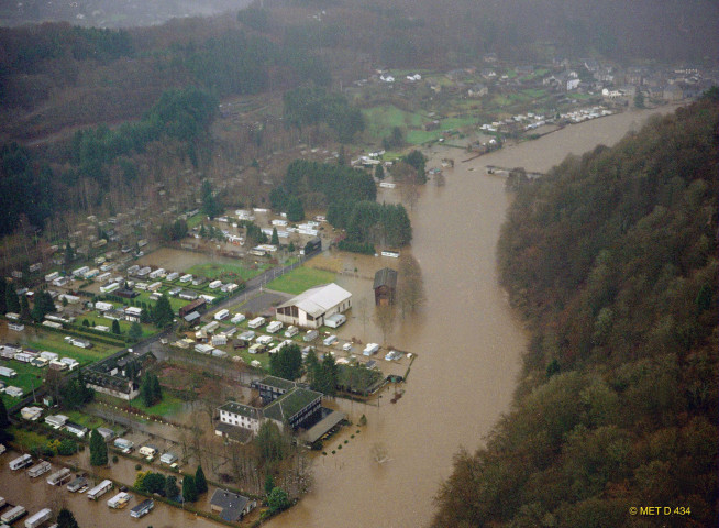 Inondations de décembre 2002 et janvier 2003. La Semois.